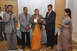 Tab gifted by zonal manager for mdrt 2013. from left: shri milind mane, shri pattanayak, shri prasad & sr.sales manager mrs borkar) Tab gifted by zonal manager for mdrt 2013. from left: shri milind mane, shri pattanayak, shri prasad & sr.sales manager mrs borkar)